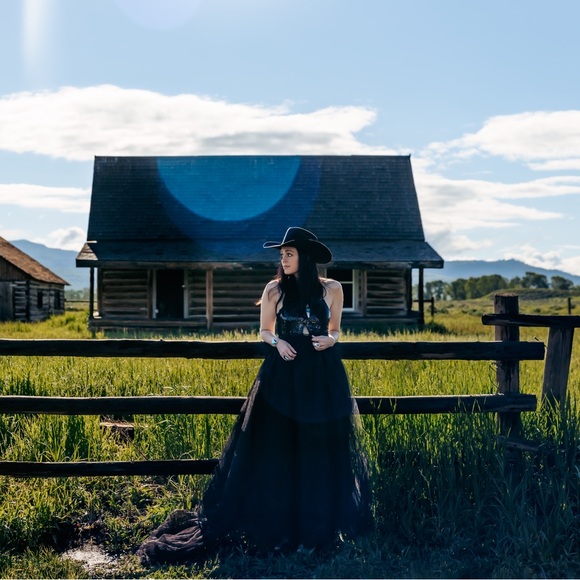 Meet your posher, Sarah - Picture 16 of 16